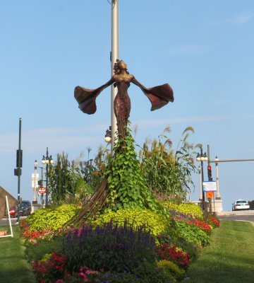 ChicagoIL The Mermaid Statue Flag 8-18-11 402 PM.JPG