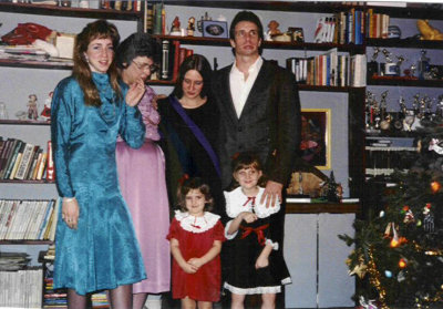 Cathy, her mom, Marg, Matt, Rose, Katie. I think I have been in every Xmas picture since this one.