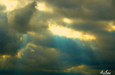 Rays in Grey Sky 01.jpg