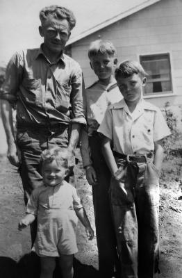 g4/04/447204/3/61251140.PopWillisNickShelby.jpg