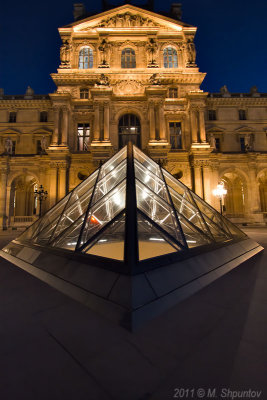 Louvre, Small Piramide.