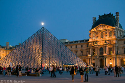 Louvre, Piramide