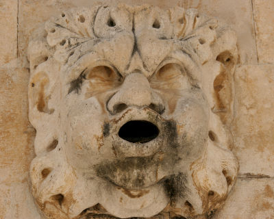 faceonbuildingdubro.jpg