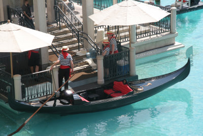 outsideGondoliers.jpg