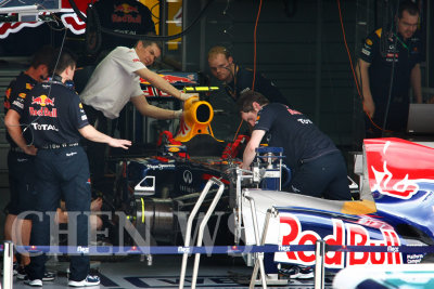 Mark Webber's crew at work