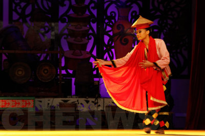 Bidayung dancer