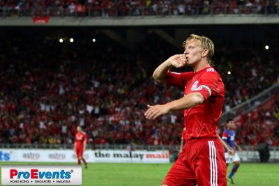 Kuyt celebrates