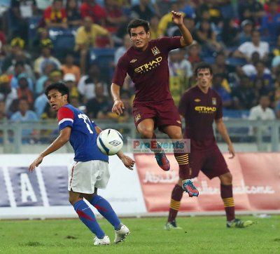 Marcos Lopes leaps to intercept M. Shakir Shaari