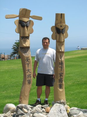 Korean Statues (Salvadorian intruder)