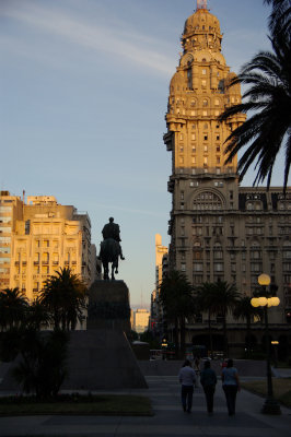 Palacio Salvo & Jose Artigas Statue