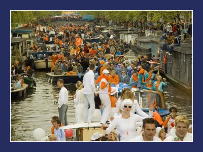Queuing boats Prinsengracht