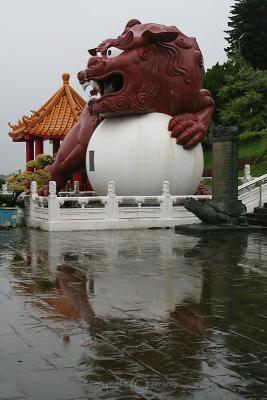 Lion-Guardian, Wenwu Temple, Sun-Moon Lake (May-Jun 06)