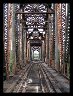 The Railroad tracks over the Cumberland River