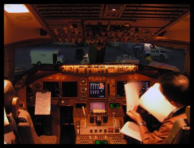 China Airlines Cargo Boeing 747-409F Cockpit (B-18711)