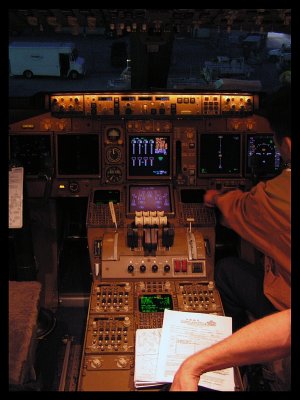 China Airlines Cargo Boeing 747-409F Cockpit (B-18711)