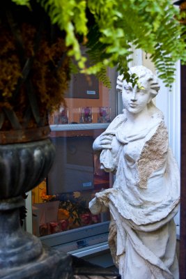 statue