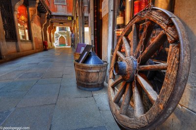 In this alleyway you can find the Antica Hostaria. Good relaxing with local wines....