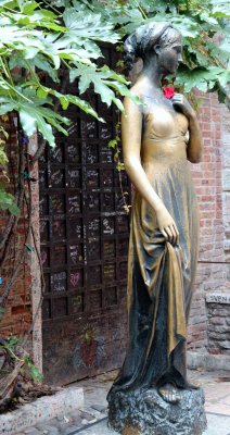 Statue of Juliet, Verona
