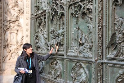 Rafaella, Tour Guide @ Duomo Doors