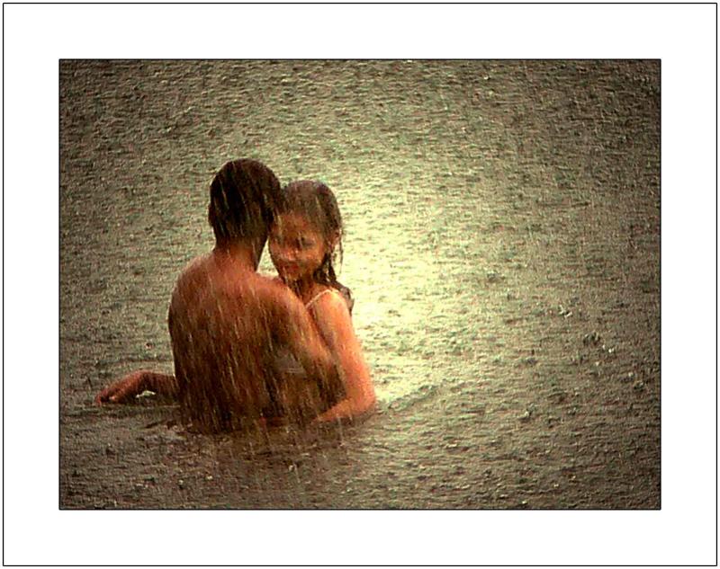 El Amor y La Lluvia: Touching, Holding