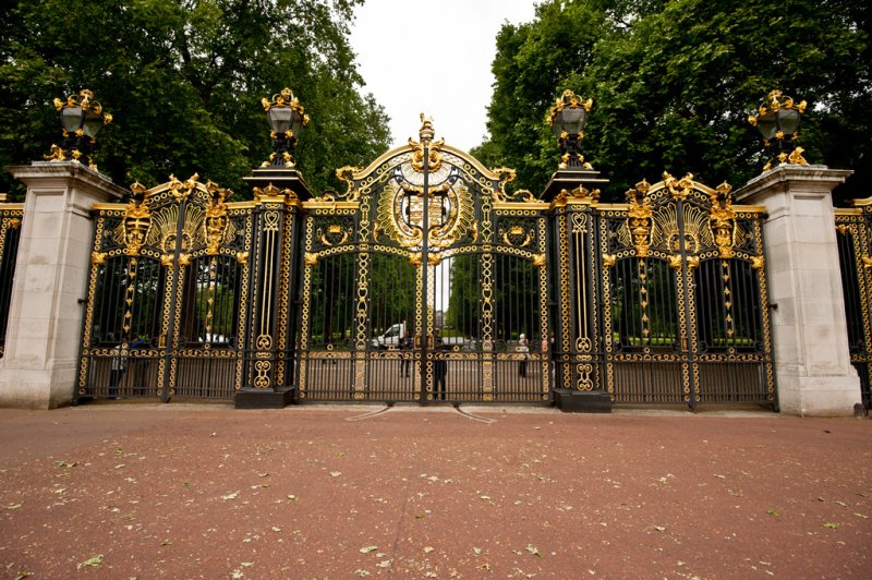 Gate to St James Palace<br><h4>*Credit*</h4>