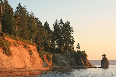 Stanley Park seawall at Siwash Rock