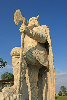 Viking statue, Gimli