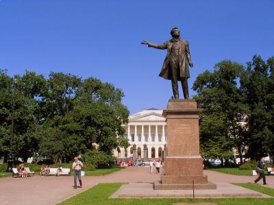 Pushkin points the way, St Petersburg