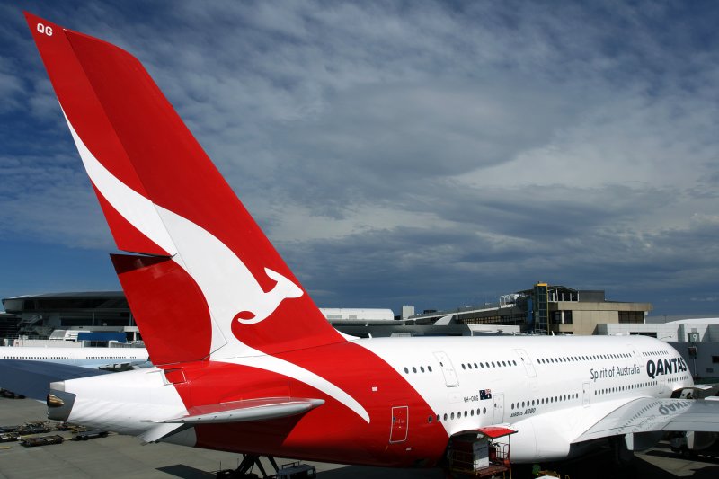 QANTAS AIRBUS A380 SYD RF IMG_5991.jpg