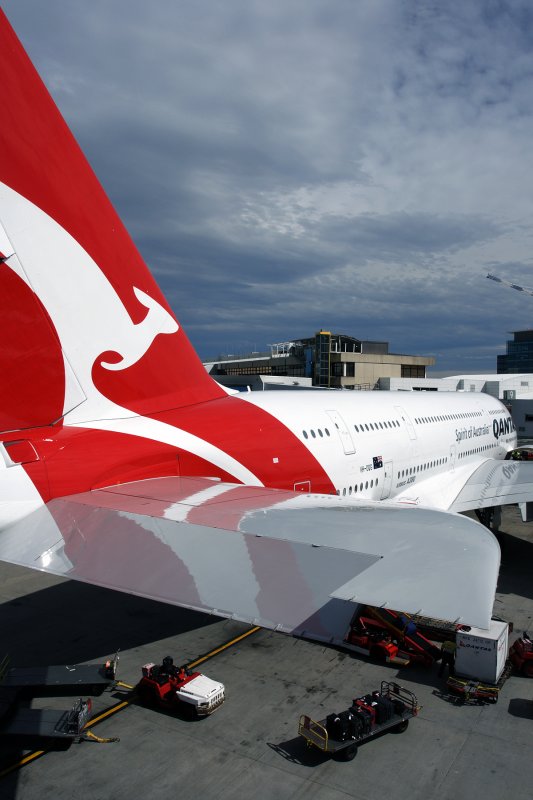 QANTAS AIRBUS A380 SYD RF IMG_6003.jpg