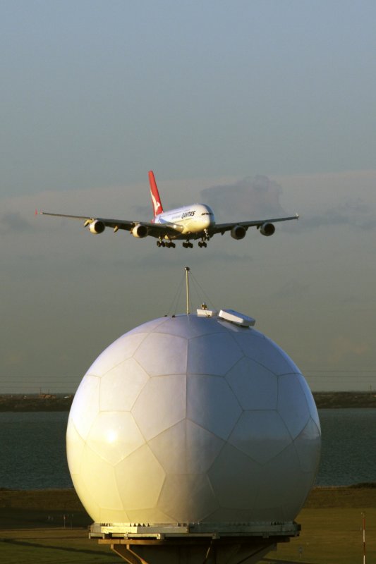 QANTAS AIRBUS A380 SYD RF IMG_0024.jpg