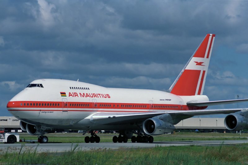 AIR MAURITIUS BOEING 747SP SYD RF 180 11.jpg