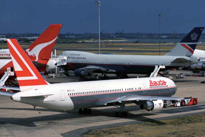 LAUDA BOEING 767 300 SYD RF 172 10.jpg