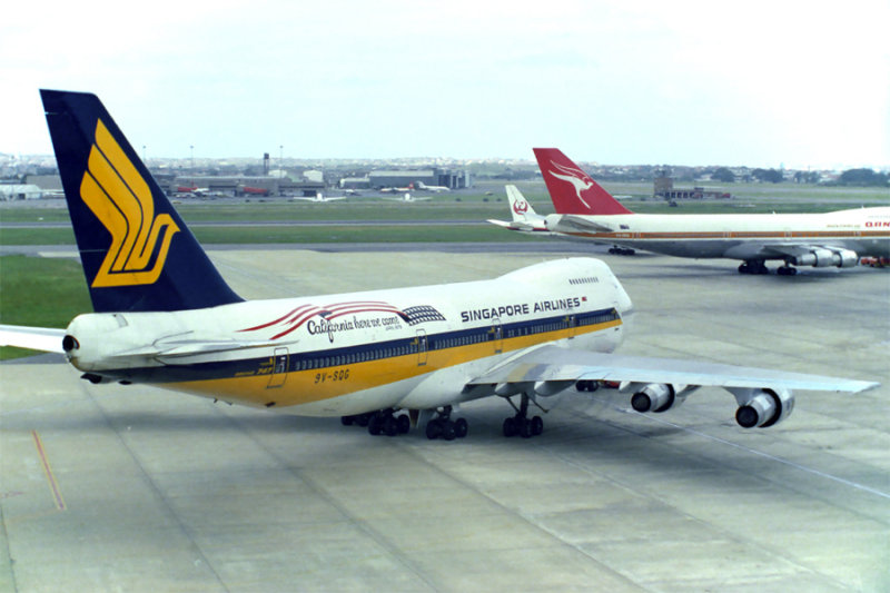 SINGAPORE AIRLINES BOEING 747 200 SYD RF 035 2.jpg