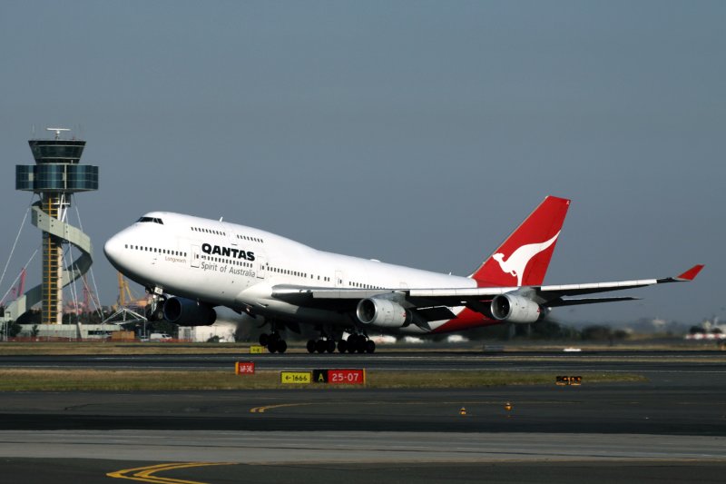 QANTAS BOEING 747 400 SYD RF IMG_0987.jpg