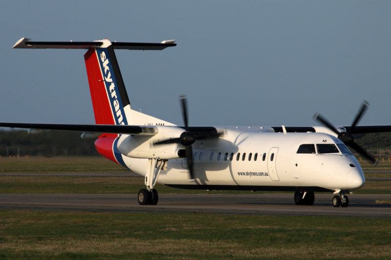 SKYTRANS DASH 8 300 BNE RF IMG_0675.jpg