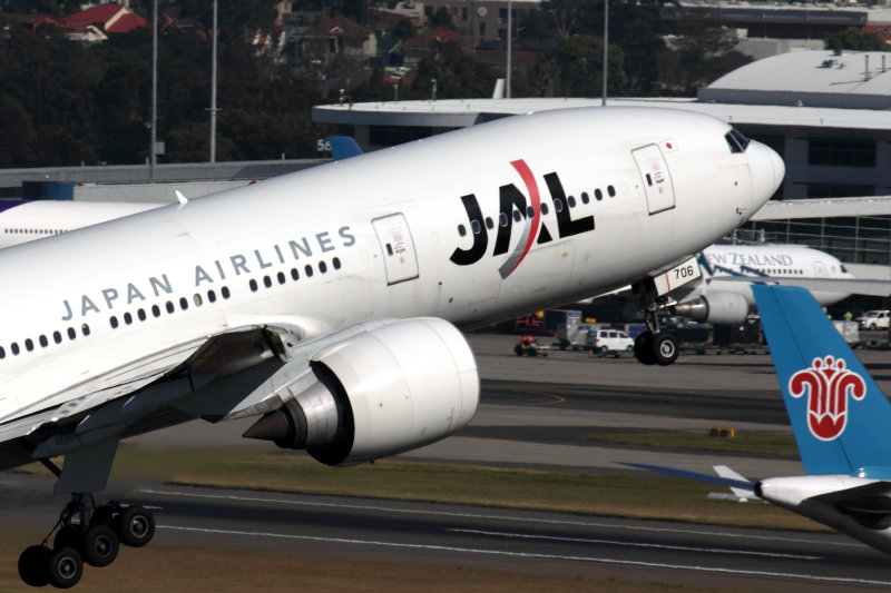 JAPAN AIRLINES BOEING 777 200 SYD RF IMG_1187.jpg