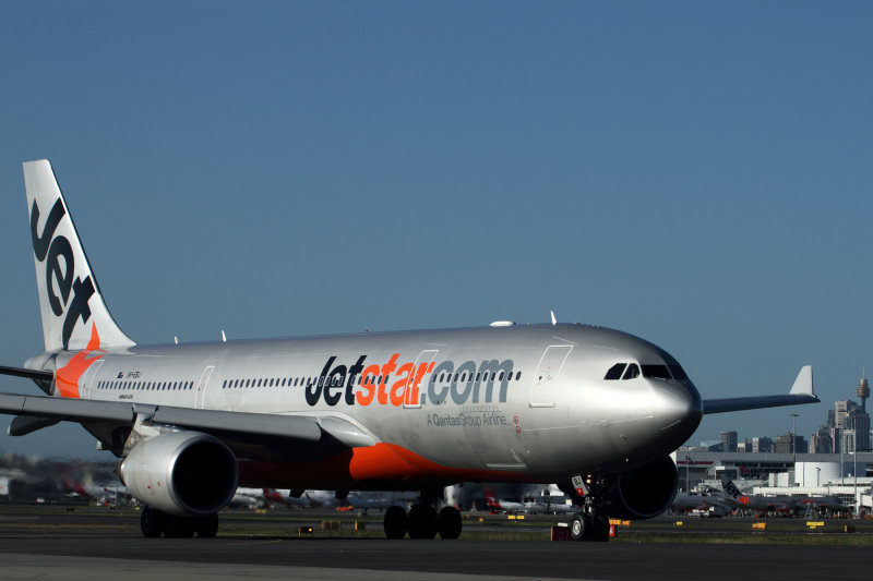 JETSTAR AIRBUS A330 200 SYD RF IMG_0290.jpg