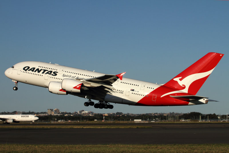 QANTAS AIRBUS A380 SYD RF IMG_0349.jpg