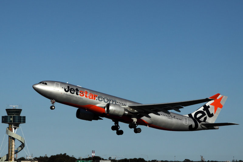 JETSTAR AIRBUS A330 200 SYD RF IMG_1296.jpg