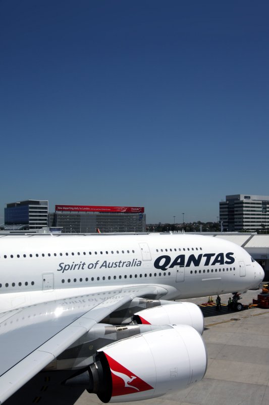 QANTAS AIRBUS A380 SYD RF IMG_6218.jpg