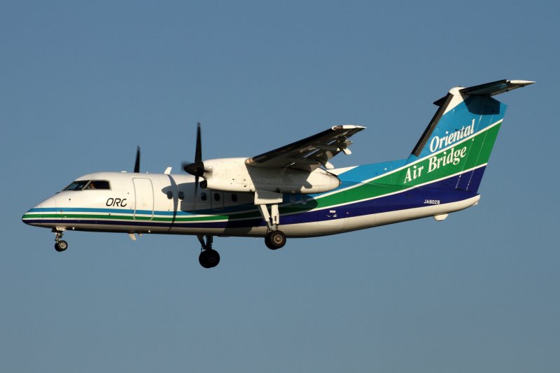 ORIENTAL AIR BRIDGE DASH 8 200 FUK RF IMG_0967.jpg