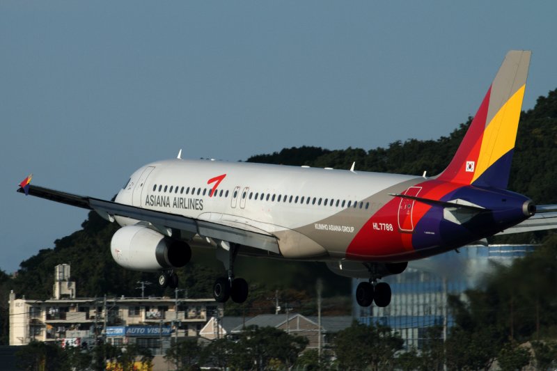 ASIANA AIRBUS A320 FUK RF IMG_0866.jpg