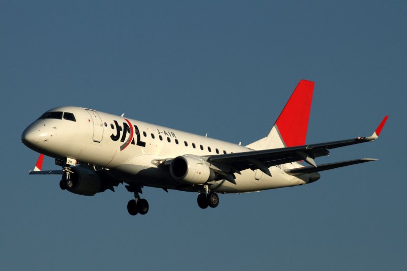 JAL J AIR EMBRAER 170 FUK RF IMG_0953.jpg