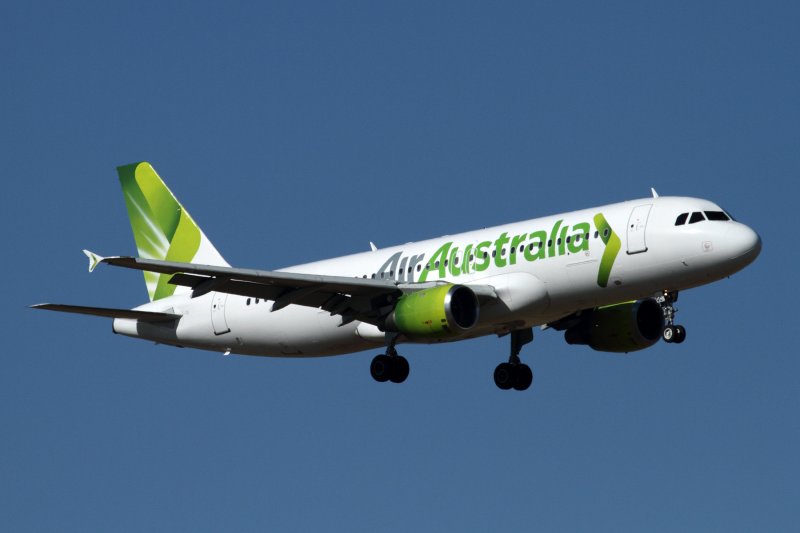 AIR AUSTRALIA AIRBUS A320 MEL RF IMG_1142.jpg