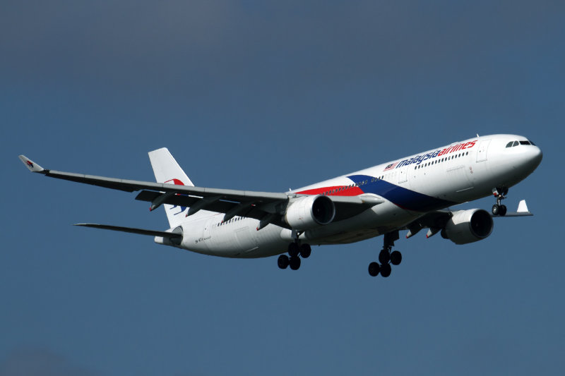MALAYSIA AIRLINES AIRBUS A330 300 MEL RF IMG_1238.jpg