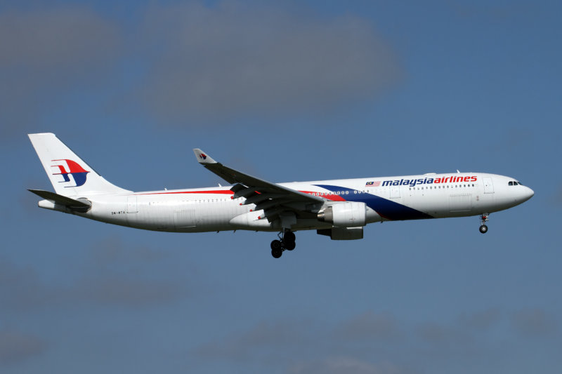 MALAYSIA AIRLINES AIRBUS A330 300 MEL RF IMG_1244.jpg