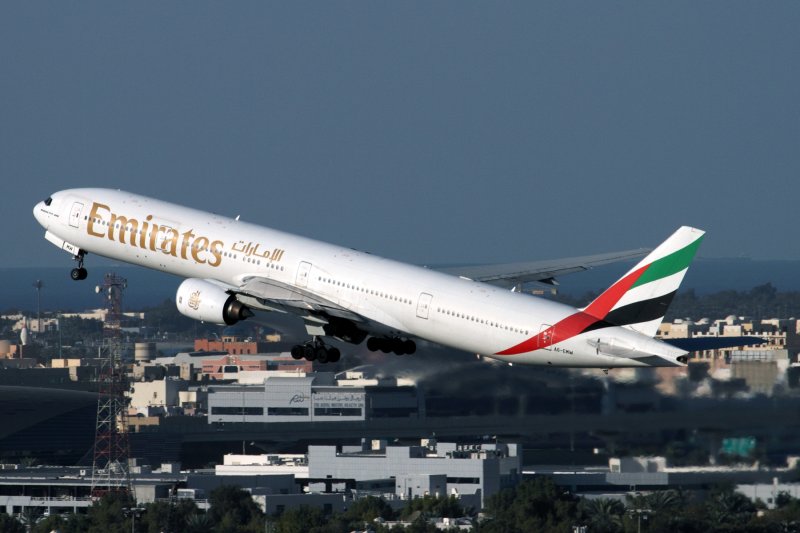 EMIRATES BOEING 777 300 DXB RF IMG_1660.jpg