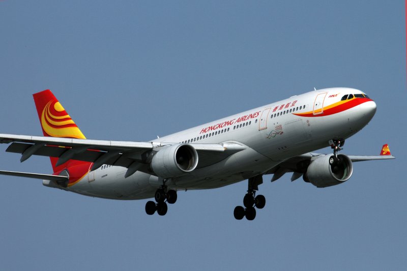 HONG KONG AIRLINES AIRBUS A330 200 BKK RF IMG_2208.jpg