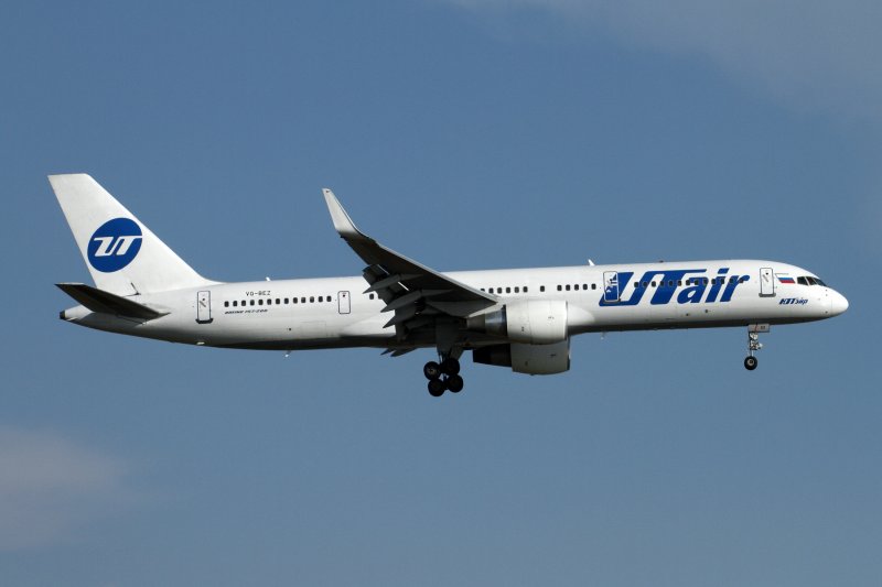 UT AIR BOEING 757 200 BKK RF BKK IMG_2507.jpg